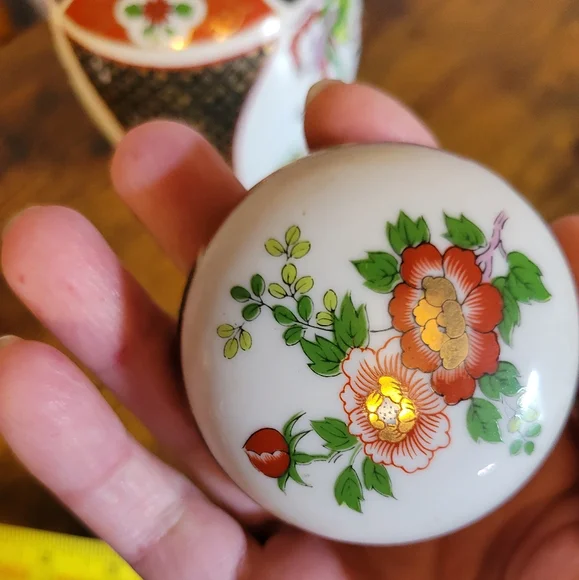 Vintage Japanese Imari hand painted porcelain ginger jar - Picture 9 of 14